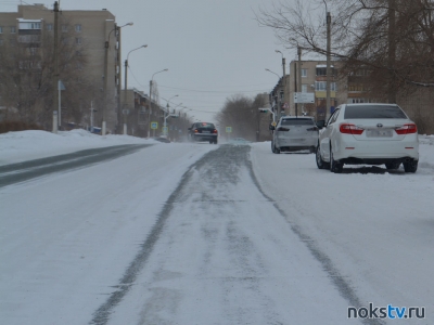 Сотрудники ГИБДД напоминают автомобилистам о необходимости перехода на зимнюю резину до начала декабря!