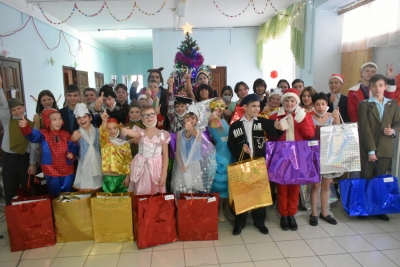 Сотрудники СУ СК РФ по Оренбургской области поздравили с Новым годом воспитанников Ташлинского детдома