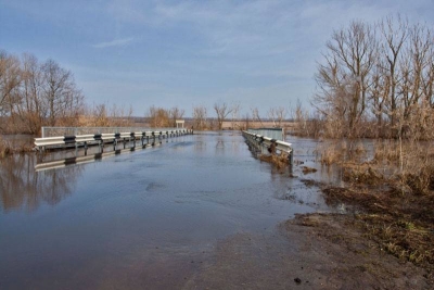 Количество затопленных участков дорог в Оренбуржье за сутки выросло почти в два раза