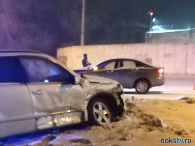 В Новотроицке около ИК-3 столкнулись автомобили