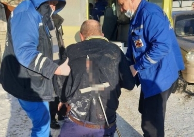 В Оренбурге мужчина упал на металлический штырь