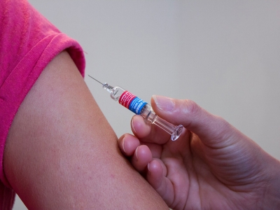 Оренбургские врачи прошли вакцинацию от COVID-19