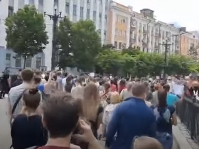 В Хабаровске прошел многотысячный стихийный митинг в поддержку арестованного губернатора (Видео)