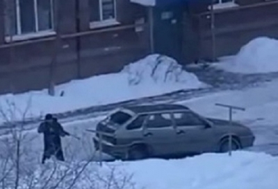 В Оренбурге мужчина стрелял в собаку (Видео)