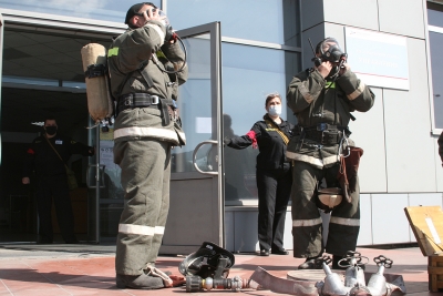 Эвакуация людей и ликвидация огня: в Заводоуправлении Уральской Стали прошла противопожарная тренировка