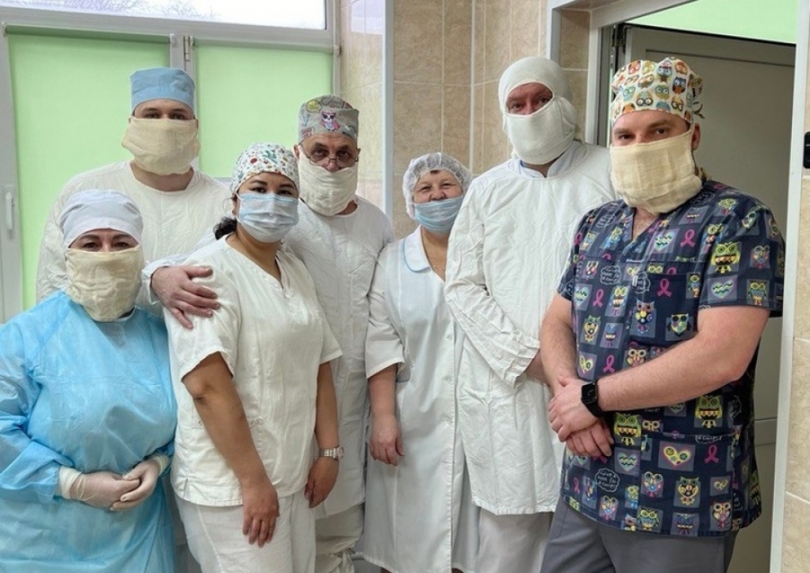 В Орске хирурги удалили из желудка подростка волосяной ком весом в полкилограмма