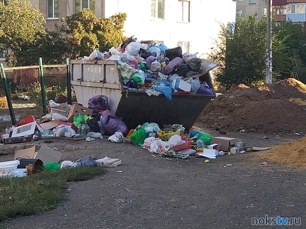 По улице Уральская, 4 а долгое время не убирается мусор
