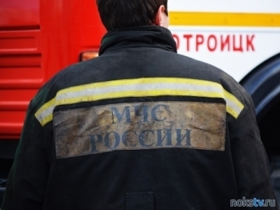 В Новотроицке в надворной постройке случился пожар
