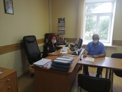 Сотрудники полиции и представитель таджикской диаспоры обсудили изменения в миграционном законодательстве