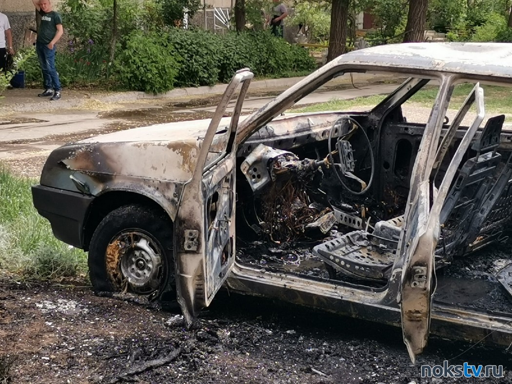сгорел автомобиль в Новотроицке