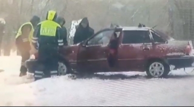 Выпавший в Орске снег стал настоящим бедствием для автомобилистов