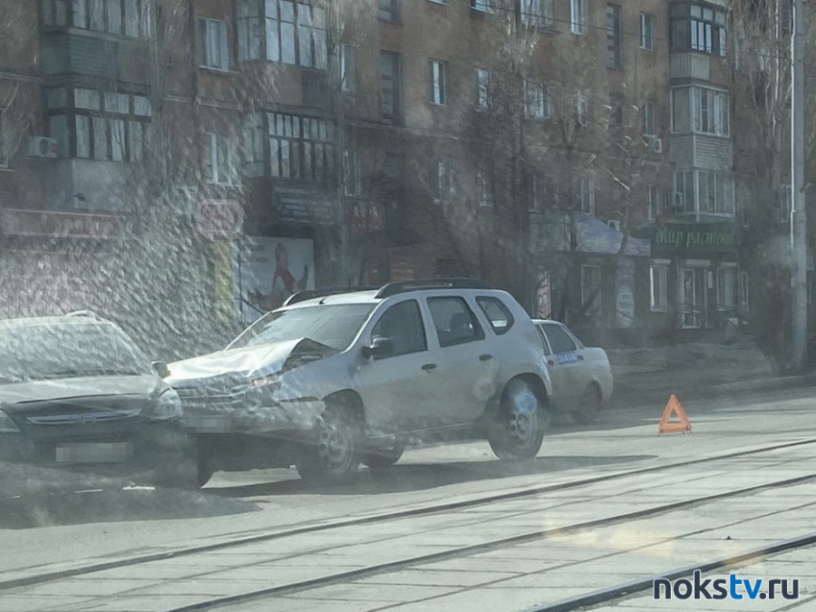 Авария на центральной улице: Renault «подбил» Lifan