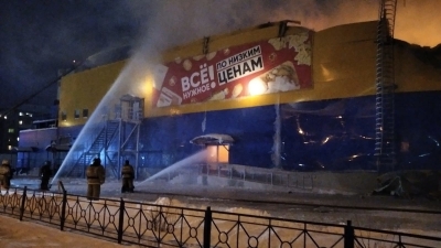 В Томске в гипермаркете произошел мощный пожар