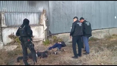 В Орске силовиками были задержаны пять сотрудников полиции