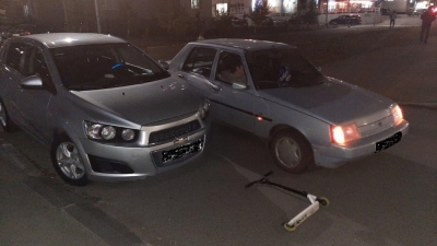 В Оренбурге 7-летний самокатчик попал под колеса автомобиля