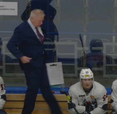 Тренер оренбургского клуба МХЛ «Сарматы» ударил хоккеиста и был уволен (Видео)