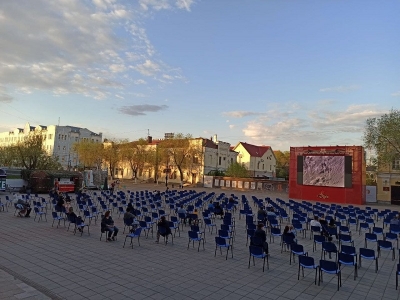 В Оренбурге в кинотеатре под открытым небом показали фильмы о Великой Отечественной войне