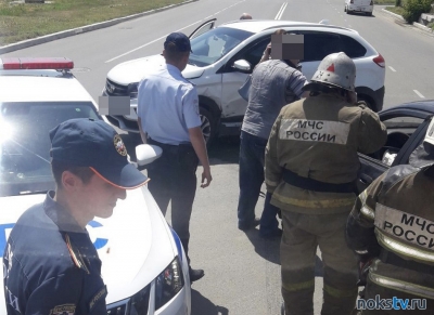 Полиция, МЧС и медики прибыли на место ДТП в Новотроицке