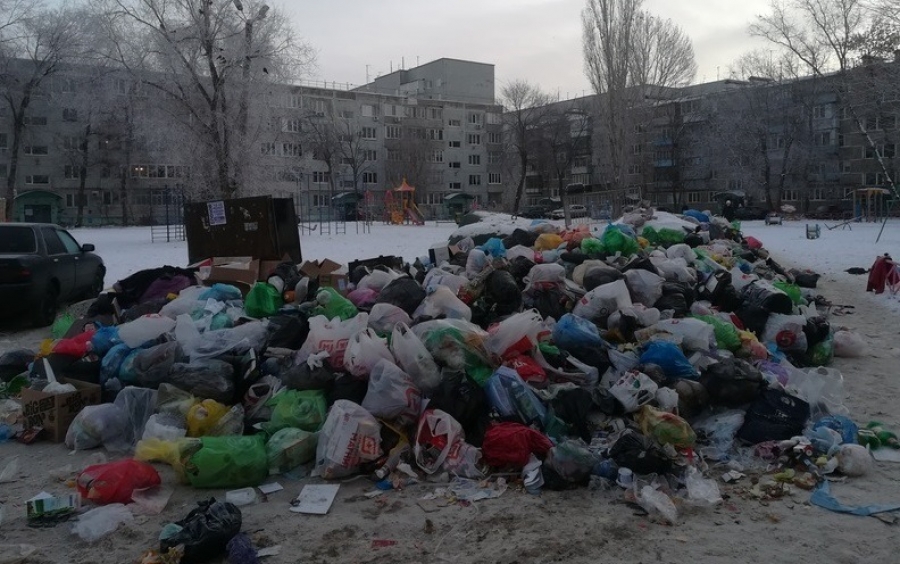 Управляющая компания посоветовала оренбуржцам носить мусор на соседние площадки