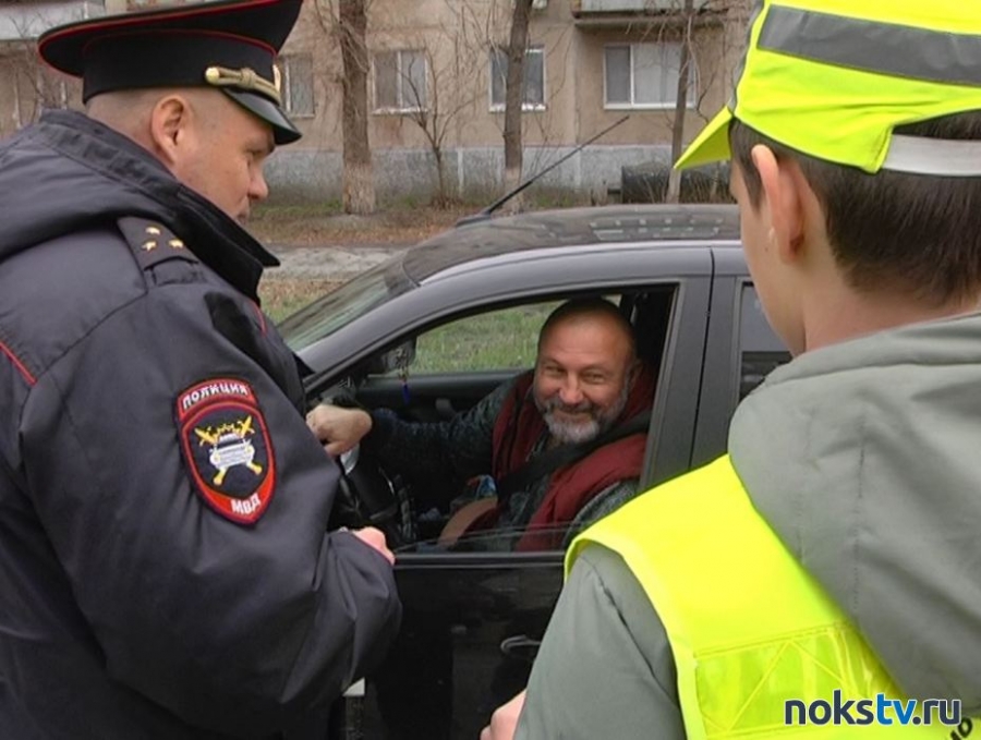 Полицейские и школьники провели провели в Новотроицке информационно-пропагандистскую акцию