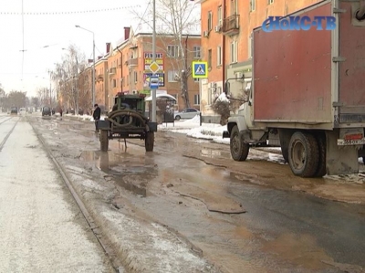 Из-за прорыва водовода дома в Новотроицке остались без воды