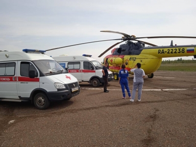 Двоих детей, пострадавших в убийственном ДТП в Пономаревском районе, доставили в Оренбург на вертолете
