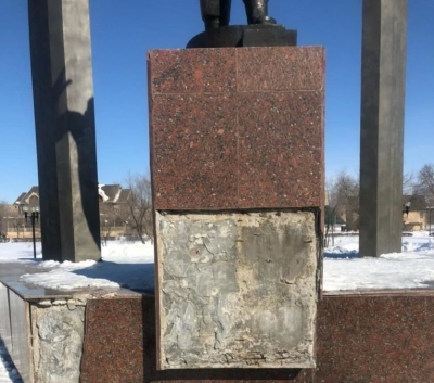 В Оренбурге вандалы снова испортили памятник Юрию Гагарину