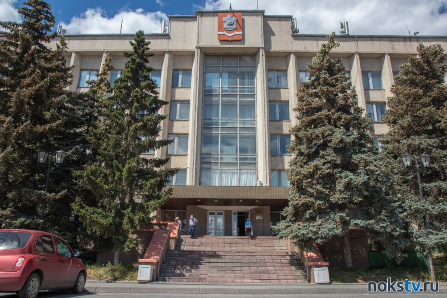 Денис Меньшиков провел новые кадровые перестановки в администрации Новотроицка