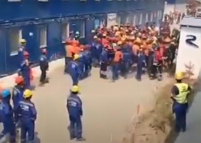 Рабочие устроили погром на объекте Амурского ГПЗ из-за невыплат зарплаты (Видео)