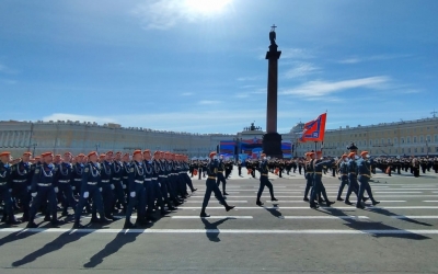 В Санкт‑Петербурге в честь Дня Победы состоялся военный парад (Видео)