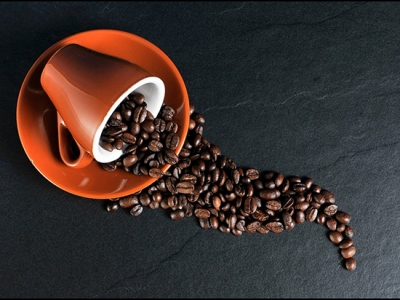 Врач предупредила об опасности кофе и энергетиков при коронавирусе