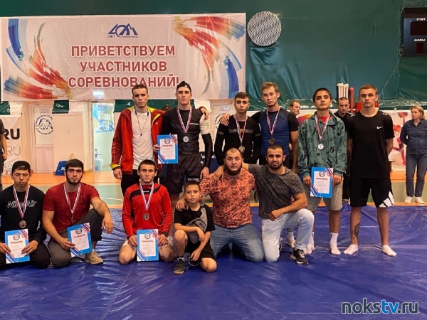 Пять спортсменов представили Новотроицк на областном турнире по ММА