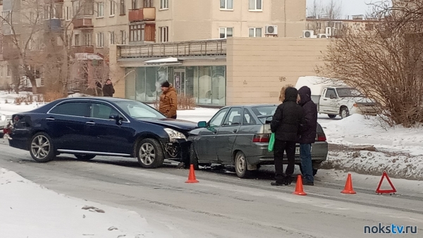 В Новотроицке на Уральской произошло тройное ДТП