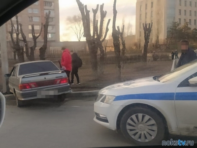 В Новотроицке еще один автомобиль врезался в столб