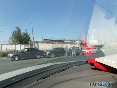 В Новотроицке водитель на Ладе собрал «паровозик» из четырех машин
