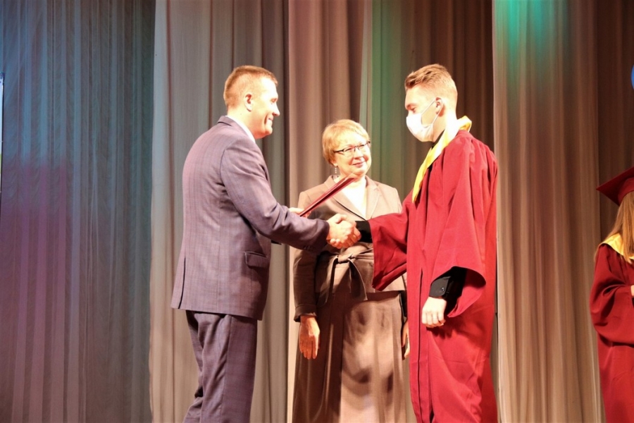 Выпускники НФ НИТУ «МИСиС» получили дипломы о высшем образовании