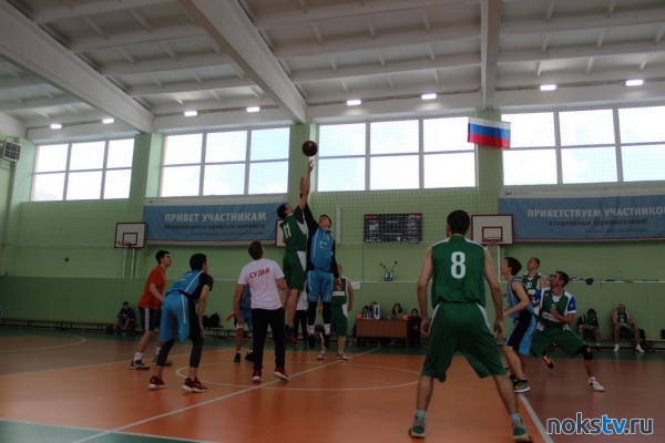 В Новотроицке прошел турнир по баскетболу памяти Сергея Захарьева