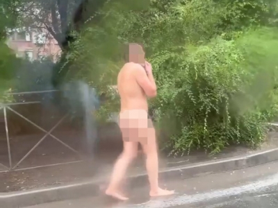 По Новотроицку гулял голый мужчина