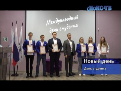 Денис Меньшиков наградил лучших новотроицких студентов