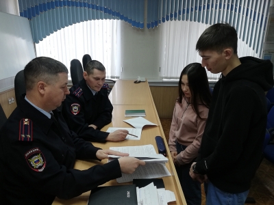 Студенческий десант приземлился в новотроицком отделе полиции