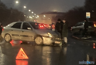 В Новотроицке на Заводской произошла авария