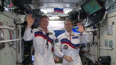 Космонавты с МКС поздравили россиянок с 8 Марта (Видео)