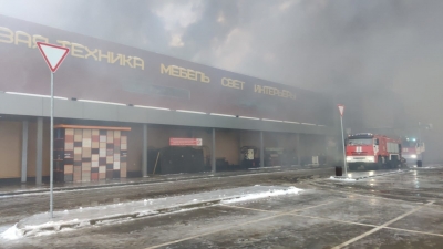 В Балашихе загорелся торговый центр «Стройпарк»