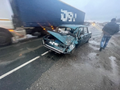 Водитель грузовика спровоцировал массовую аварию на оренбургской трассе