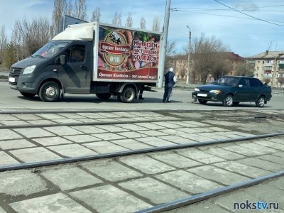 В Новотроицке «ГАЗель» с колбасами попала в ДТП