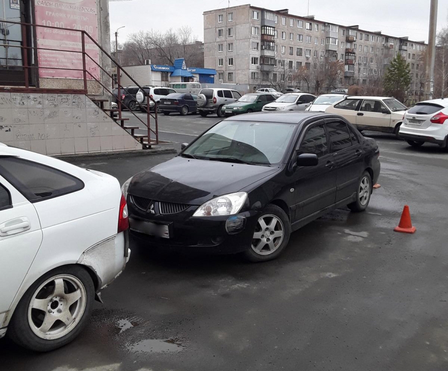 В Новотроицке разыскивается водитель, устроивший аварию