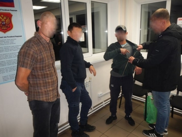 Полиция Новотроицка по наводке задержала подозрительного иностранца в маршрутке