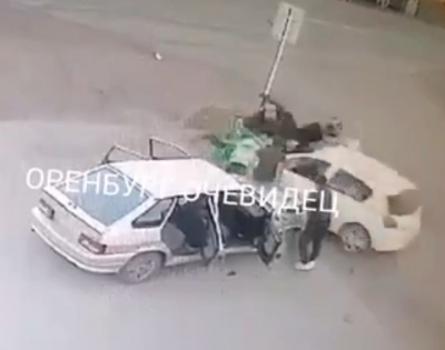 Обидчивый мужчина пытался убить 5 человек, совершив наезд на автомобиле (Видео)