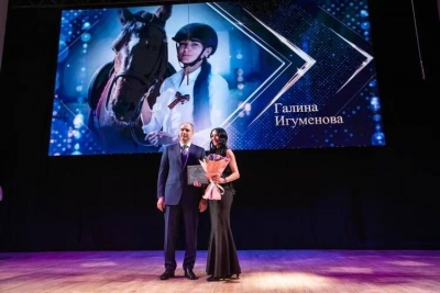 Денис Паслер наградил победительниц конкурса «Женщина Оренбуржья»
