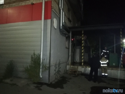 В Новотроицке загорелся склад